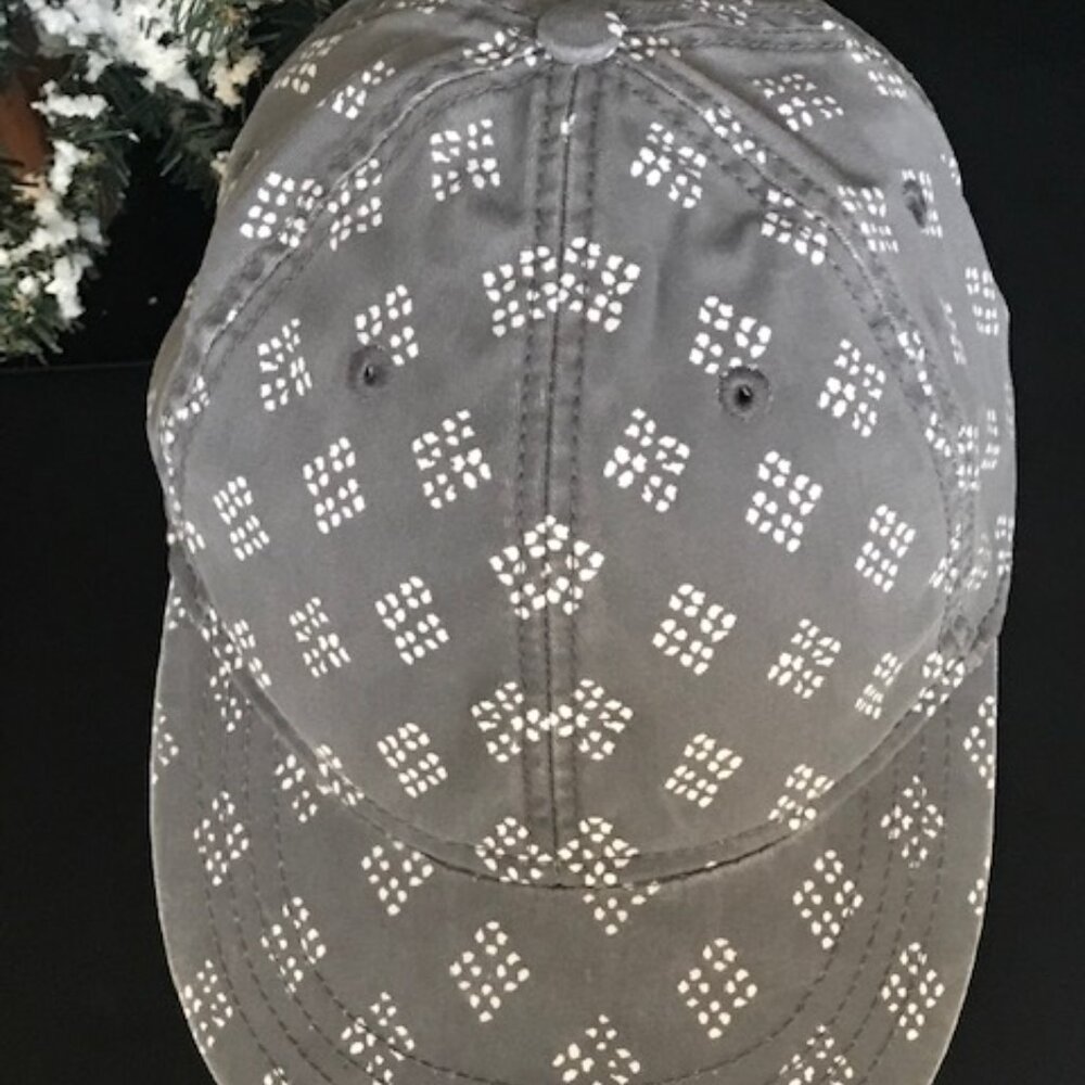ABERCROMBIE & FITCH DISTRESSED GRAY CANVAS DIAMOND PRINT CAP- ADJUSTABLE STRAP